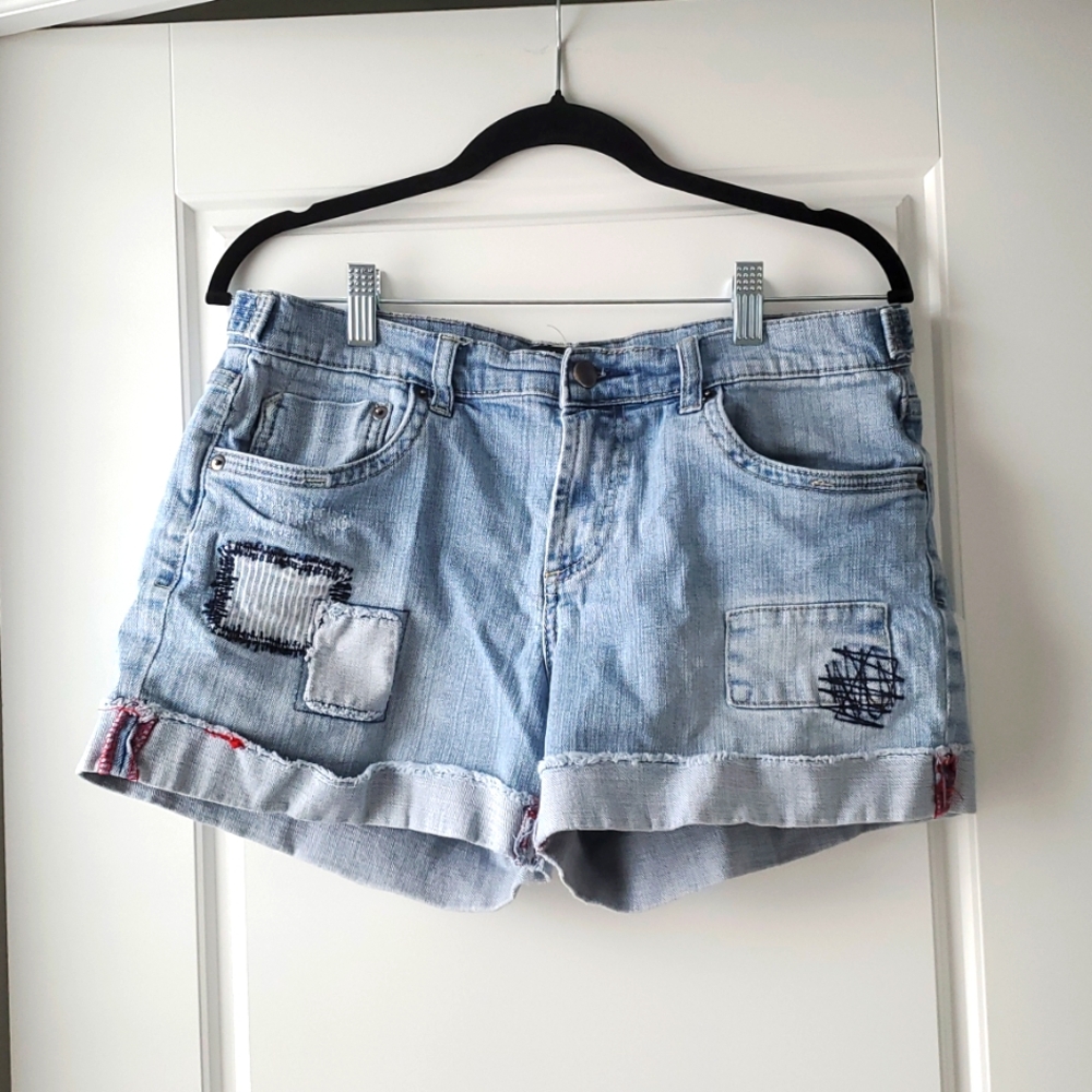 Light Wash Jean Shorts (30)
